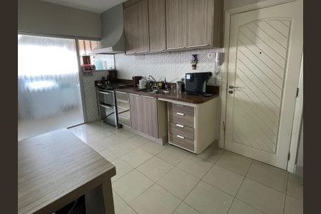 Apartamento à venda com 128m², 3 quartos e 2 vagas Apartamento à venda com 128m², 3 quartos e 2 vagasCozinha