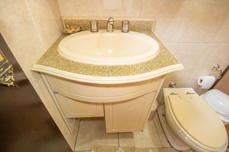 Casa à venda com 377m², 3 quartos e 5 vagasBanheiro 2