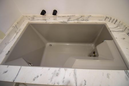 Apartamento à venda com 280m², 4 quartos e 4 vagas Apartamento à venda com 280m², 4 quartos e 4 vagasBanheiro da Suíte 4