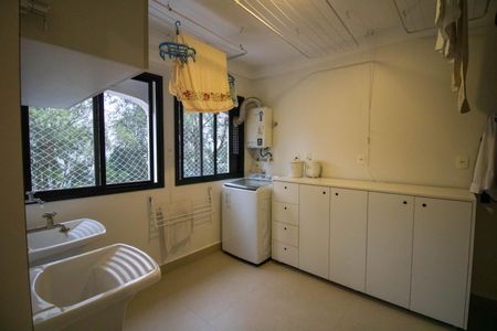 Apartamento à venda com 280m², 4 quartos e 4 vagas Apartamento à venda com 280m², 4 quartos e 4 vagasÁrea de Serviço