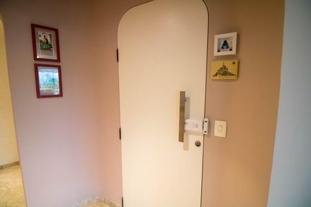 Apartamento à venda com 280m², 4 quartos e 4 vagas Apartamento à venda com 280m², 4 quartos e 4 vagasSala