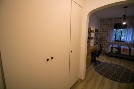 Apartamento à venda com 280m², 4 quartos e 4 vagas Apartamento à venda com 280m², 4 quartos e 4 vagasSuíte 2