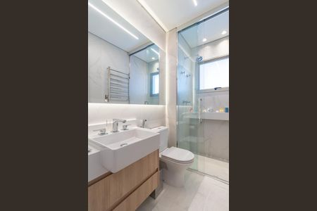 Apartamento à venda com 86m², 2 quartos e 2 vagas Apartamento à venda com 86m², 2 quartos e 2 vagasBanheiro da Suíte 1