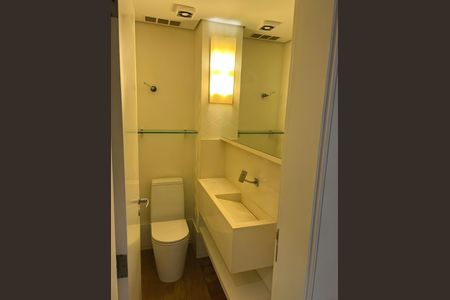 Lavabo de apartamento para alugar com 3 quartos, 220m² em Itaim Bibi, São Paulo