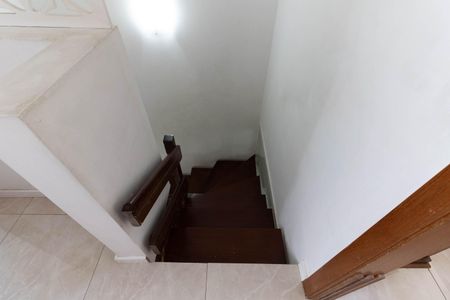 Casa de condomínio à venda com 181m², 3 quartos e 2 vagas Casa de condomínio à venda com 181m², 3 quartos e 2 vagasEscada