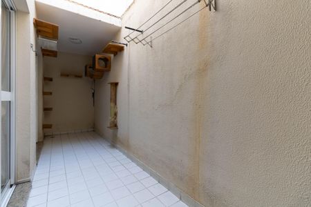 Casa de condomínio à venda com 181m², 3 quartos e 2 vagas Casa de condomínio à venda com 181m², 3 quartos e 2 vagasVaranda Sala