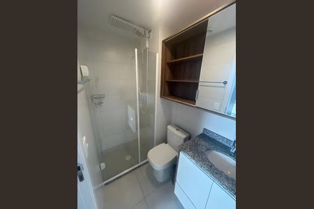 Banheiro de apartamento para alugar com 1 quarto, 27m² em Pinheiros, São Paulo