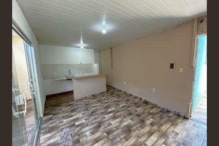 Sala de casa para alugar com 1 quarto, 30m² em Vila Valqueire, Rio de Janeiro
