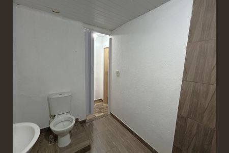 Banheiro de casa para alugar com 1 quarto, 30m² em Vila Valqueire, Rio de Janeiro