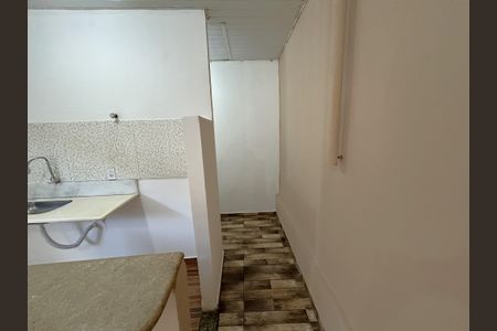 Corredor de casa para alugar com 1 quarto, 30m² em Vila Valqueire, Rio de Janeiro