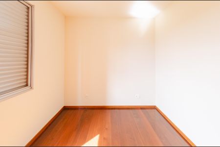 Apartamento à venda com 130m², 4 quartos e 1 vagaQuarto 2