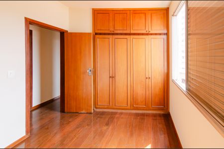 Apartamento à venda com 130m², 4 quartos e 1 vagaQuarto 2