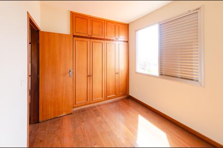 Apartamento à venda com 130m², 4 quartos e 1 vagaQuarto 2