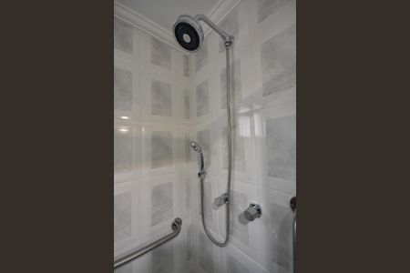 Apartamento à venda com 167m², 3 quartos e 3 vagasChuveiro do banheiro da Suíte 3