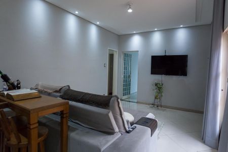Sala de casa à venda com 3 quartos, 126m² em Floresta, Belo Horizonte