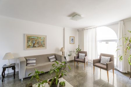 Apartamento à venda com 65m², 2 quartos e 1 vaga Apartamento à venda com 65m², 2 quartos e 1 vagaHall social