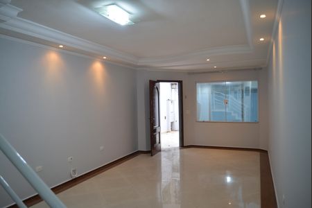 Casa para alugar com 134m², 3 quartos e 2 vagasSala