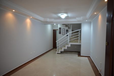 Casa para alugar com 134m², 3 quartos e 2 vagasSala