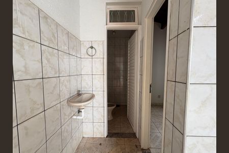 Casa de condomínio para alugar com 138m², 3 quartos e 2 vagas Casa de condomínio para alugar com 138m², 3 quartos e 2 vagasBanheiro de serviço