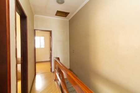 Casa à venda com 120m², 3 quartos e 3 vagas Casa à venda com 120m², 3 quartos e 3 vagasEscada