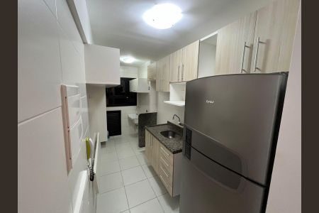 Cozinha de apartamento para alugar com 2 quartos, 70m² em Caminho das Árvores, Salvador