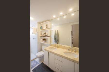 Apartamento à venda com 189m², 3 quartos e 3 vagas Apartamento à venda com 189m², 3 quartos e 3 vagasBanheiro da Suíte 1