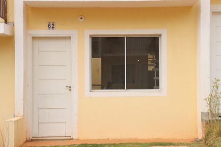 Casa de condomínio para alugar com 80m², 2 quartos e 1 vagaFachada