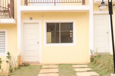 Casa de condomínio para alugar com 80m², 2 quartos e 1 vagaFachada