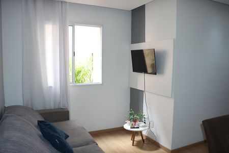 Sala de apartamento para alugar com 2 quartos, 45m² em Petrópolis, Cotia
