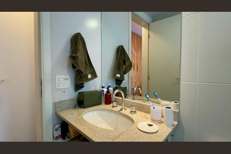 Apartamento para alugar com 80m², 2 quartos e 2 vagas Apartamento para alugar com 80m², 2 quartos e 2 vagasBanheiro da Suíte