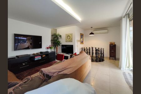 Apartamento à venda com 195m², 3 quartos e 2 vagas Apartamento à venda com 195m², 3 quartos e 2 vagasSala de TV