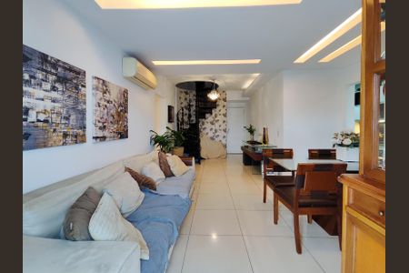 Apartamento à venda com 195m², 3 quartos e 2 vagas Apartamento à venda com 195m², 3 quartos e 2 vagasSala