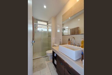 Apartamento à venda com 195m², 3 quartos e 2 vagas Apartamento à venda com 195m², 3 quartos e 2 vagasBanheiro da Suíte 1