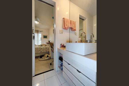 Apartamento à venda com 195m², 3 quartos e 2 vagas Apartamento à venda com 195m², 3 quartos e 2 vagasBanheiro da Suíte 2