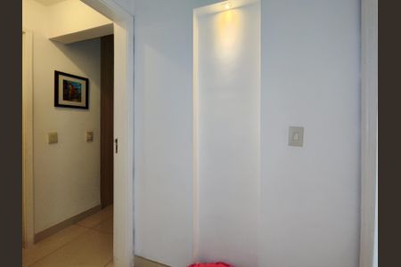 Apartamento à venda com 195m², 3 quartos e 2 vagas Apartamento à venda com 195m², 3 quartos e 2 vagasCorredor