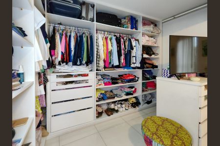 Apartamento à venda com 195m², 3 quartos e 2 vagas Apartamento à venda com 195m², 3 quartos e 2 vagasCloset da suíte 2