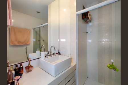Apartamento à venda com 195m², 3 quartos e 2 vagas Apartamento à venda com 195m², 3 quartos e 2 vagasBanheiro da Suíte 2