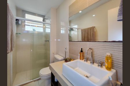 Apartamento à venda com 195m², 3 quartos e 2 vagas Apartamento à venda com 195m², 3 quartos e 2 vagasBanheiro da Suíte 1