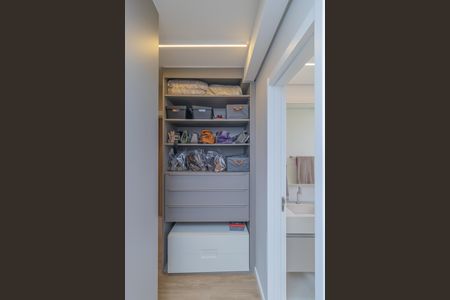 Apartamento à venda com 127m², 3 quartos e 3 vagas Apartamento à venda com 127m², 3 quartos e 3 vagasCloset do quarto 3