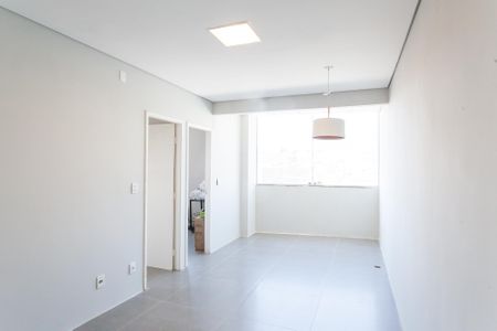 Sala de apartamento à venda com 2 quartos, 60m² em Estoril, Belo Horizonte