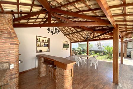 Casa à venda com 500m², 6 quartos e 3 vagas Casa à venda com 500m², 6 quartos e 3 vagasÁrea comum - Churrasqueira