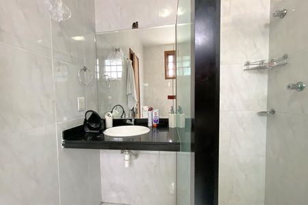 Casa à venda com 500m², 6 quartos e 3 vagas Casa à venda com 500m², 6 quartos e 3 vagasBanheiro da Suíte 1
