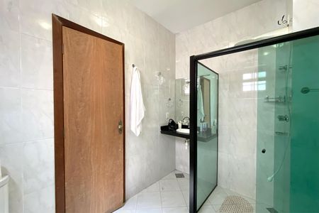 Casa à venda com 500m², 6 quartos e 3 vagas Casa à venda com 500m², 6 quartos e 3 vagasBanheiro da Suíte 1