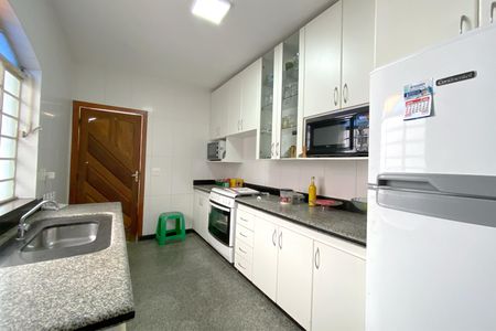 Casa à venda com 500m², 6 quartos e 3 vagas Casa à venda com 500m², 6 quartos e 3 vagasCozinha
