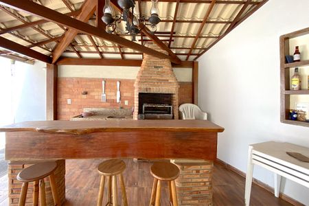 Casa à venda com 500m², 6 quartos e 3 vagas Casa à venda com 500m², 6 quartos e 3 vagasÁrea comum - Churrasqueira