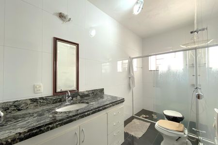 Casa à venda com 500m², 6 quartos e 3 vagas Casa à venda com 500m², 6 quartos e 3 vagasBanheiro Social