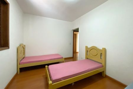 Casa à venda com 500m², 6 quartos e 3 vagas Casa à venda com 500m², 6 quartos e 3 vagasQuarto 2