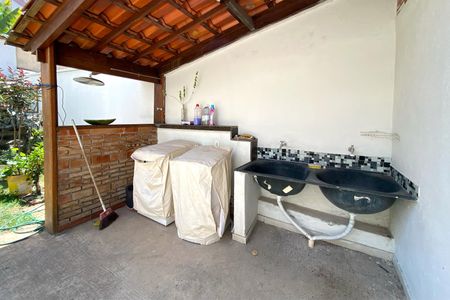 Casa à venda com 500m², 6 quartos e 3 vagas Casa à venda com 500m², 6 quartos e 3 vagasÁrea de Serviço