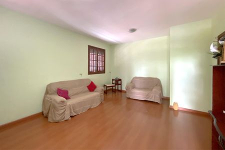 Casa à venda com 500m², 6 quartos e 3 vagas Casa à venda com 500m², 6 quartos e 3 vagasSala de Estar