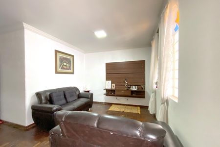 Casa à venda com 500m², 6 quartos e 3 vagas Casa à venda com 500m², 6 quartos e 3 vagasSala